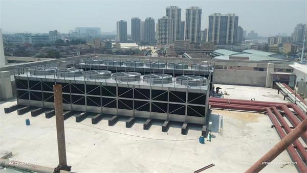 閉式冷卻塔是制冷設(shè)備依據(jù)在哪？(制冷主機(jī)與冷卻塔的