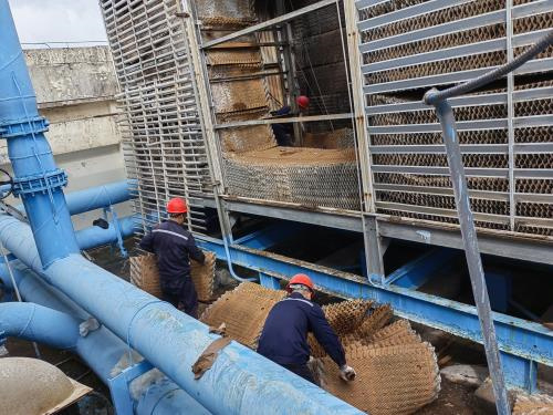 橫流式冷卻塔維修應(yīng)該注意哪些方面的事情?(廈門方形橫流式冷卻塔維修)